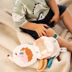 Akuku miękka książeczka sensoryczna edukacyjna pluszowa szeleścik piszczek