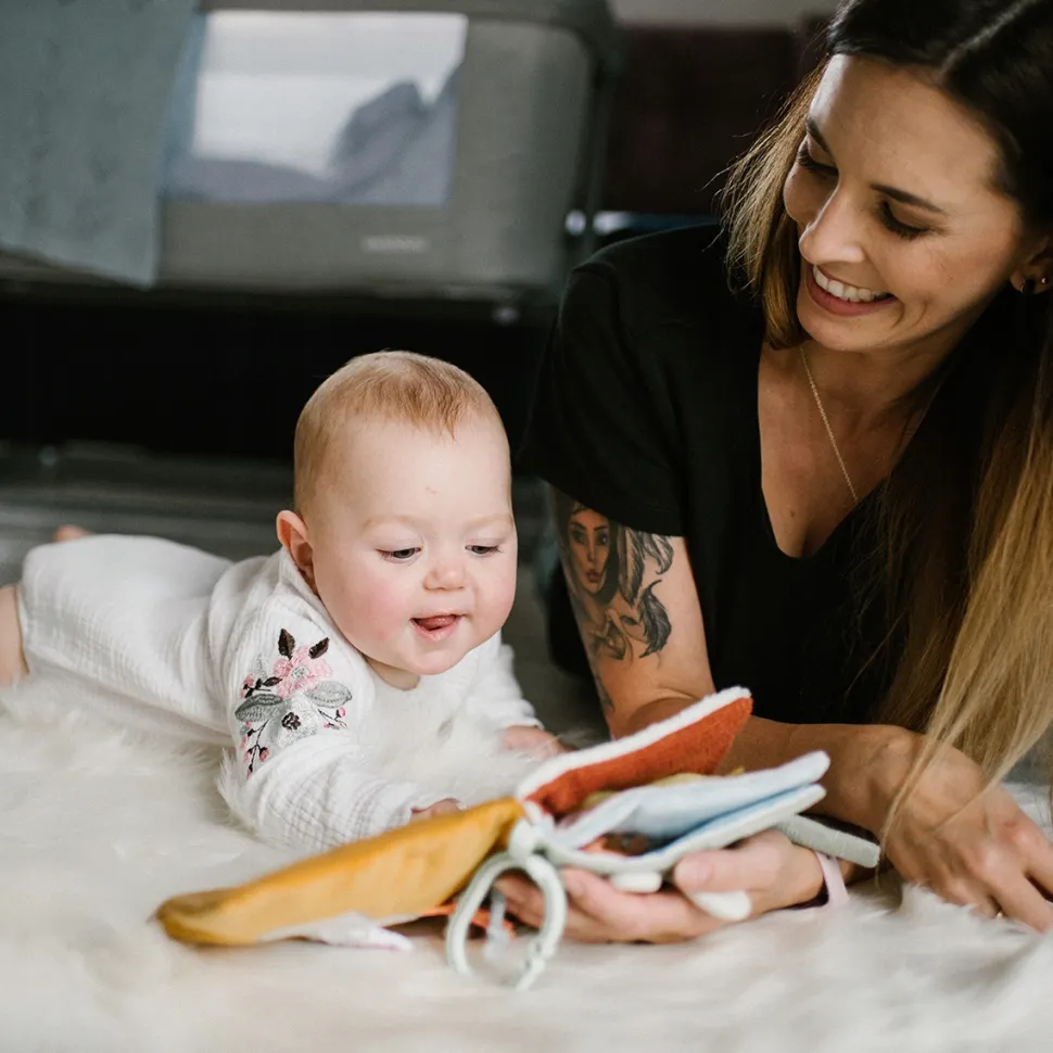 Babyono miekka ksiązeczka sensoryczna rozwojowa edukacyjna z zawieszką