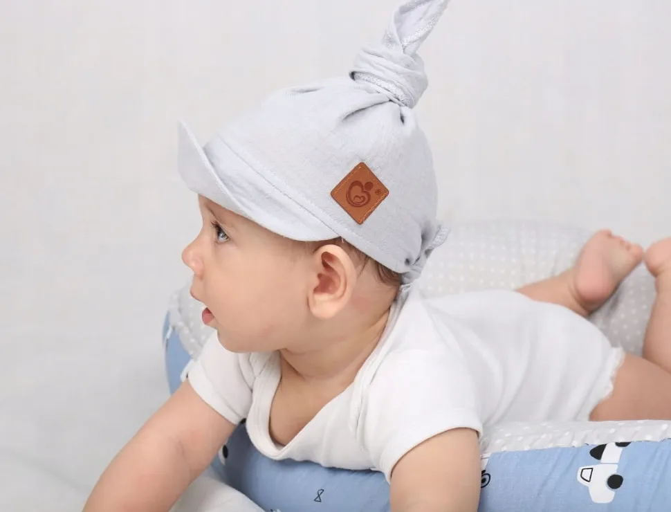 Chustka wiązana z daszkiem muślinowa chusteczka czapka na głowę Babymam