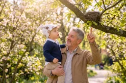 Chustka wiązana z daszkiem muślinowa chusteczka czapka na głowę Babymam