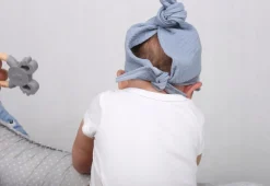 Chustka wiązana z daszkiem muślinowa chusteczka czapka na głowę Babymam