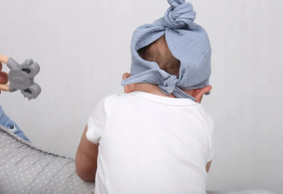 Chustka wiązana z daszkiem muślinowa chusteczka czapka na głowę Babymam