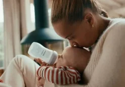 Philips Avent zestaw butelek natural response 2x260ml scy903/02 + smoczki 1m+