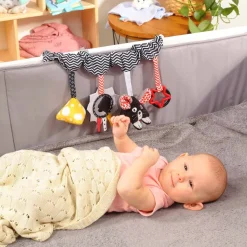 Zawieszka edukacyjna do wózka fotelika sensoryczna cheese & skip Babyono